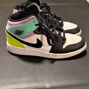 Jordan 1 mids size 5